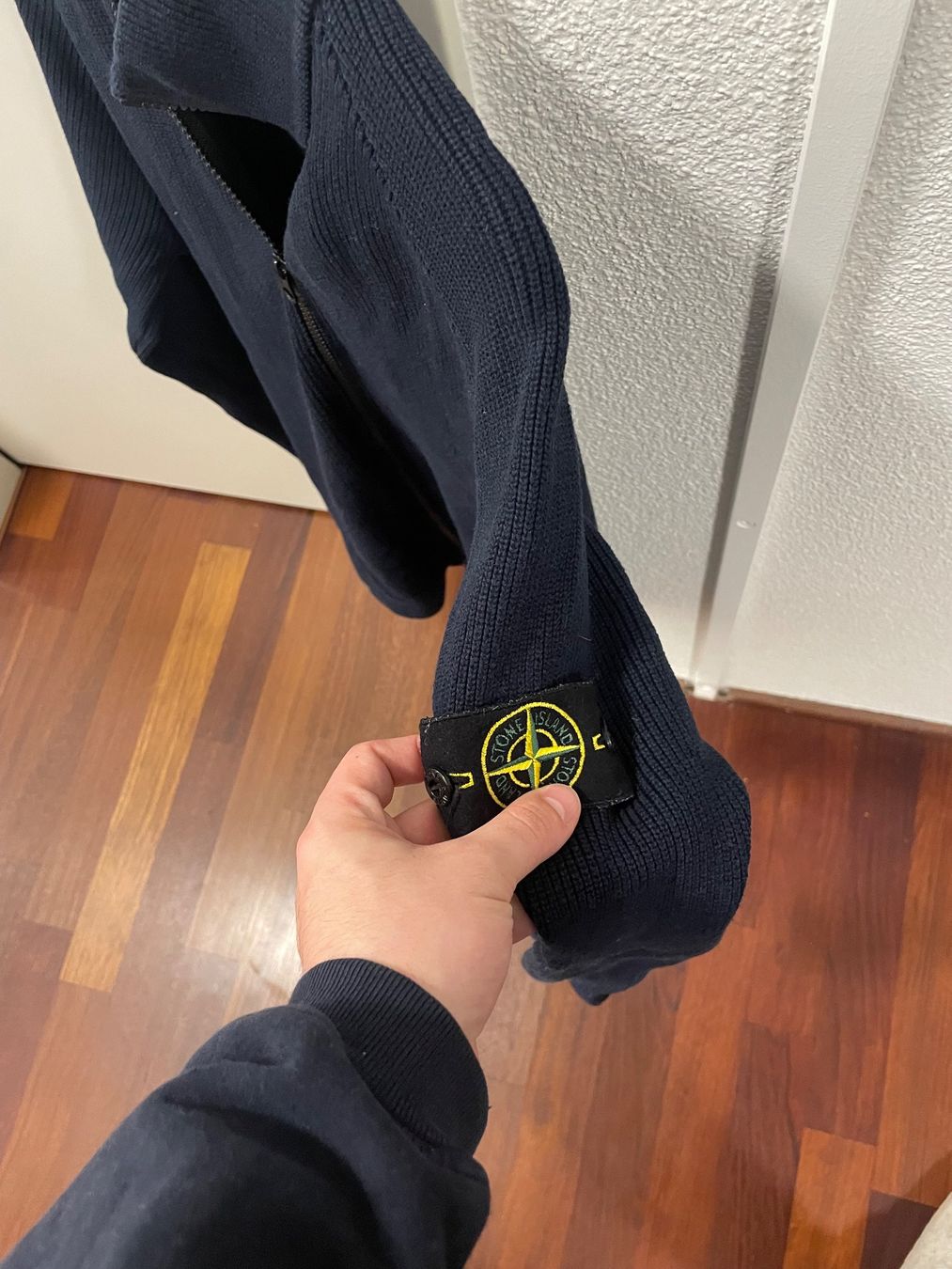 Stone Island Pullover & Sweatshirts: Stone Island Zipper Pullover Navy Gr. M Top – Gebraucht aus Bubikon von mil_qmf9 2