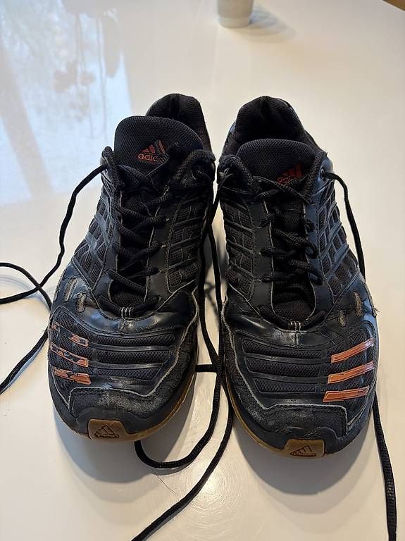 Adidas Scarpe da uomo: Adidas Hallenschuhe 44 2/3 – Usato da St. Gallen venduto da lei_529d