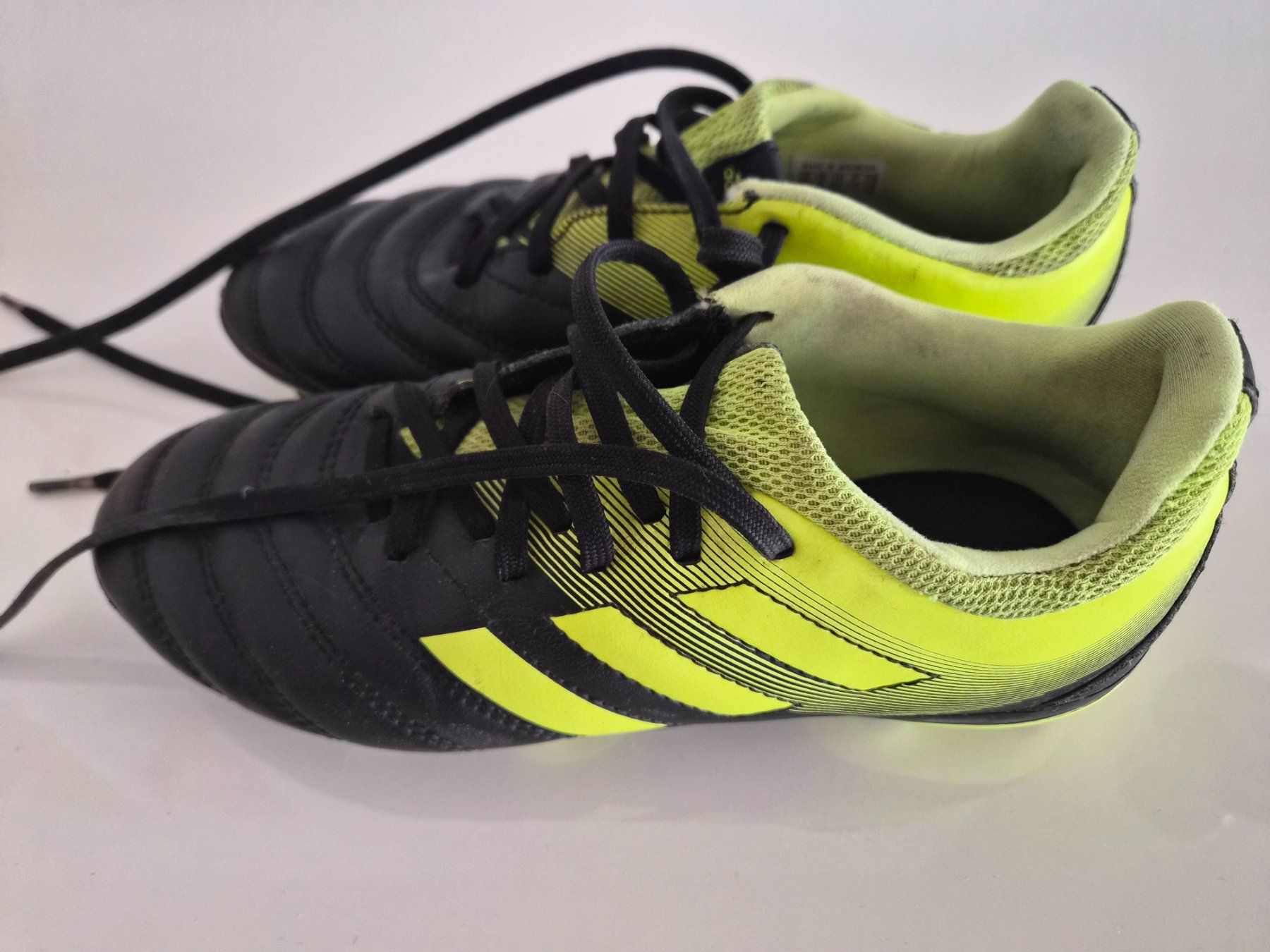 Adidas Chaussures garçon: Fussballschuhe Adidas 35 1/2 – D'occasion à Bellikon par maxa77 7