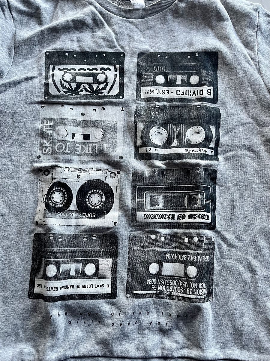 Maglioni & Felpe: Sweat gris motifs cassettes Taille M – Usato da etagnières venduto da isoz01 1