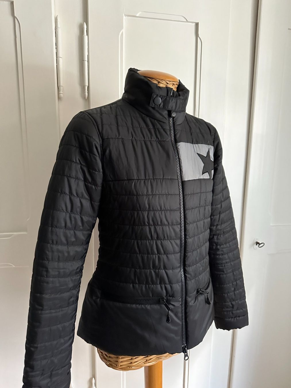 Giacche: JET SET - Steppjacke schwarz XS – Usato da Zürich venduto da Diazaio 1