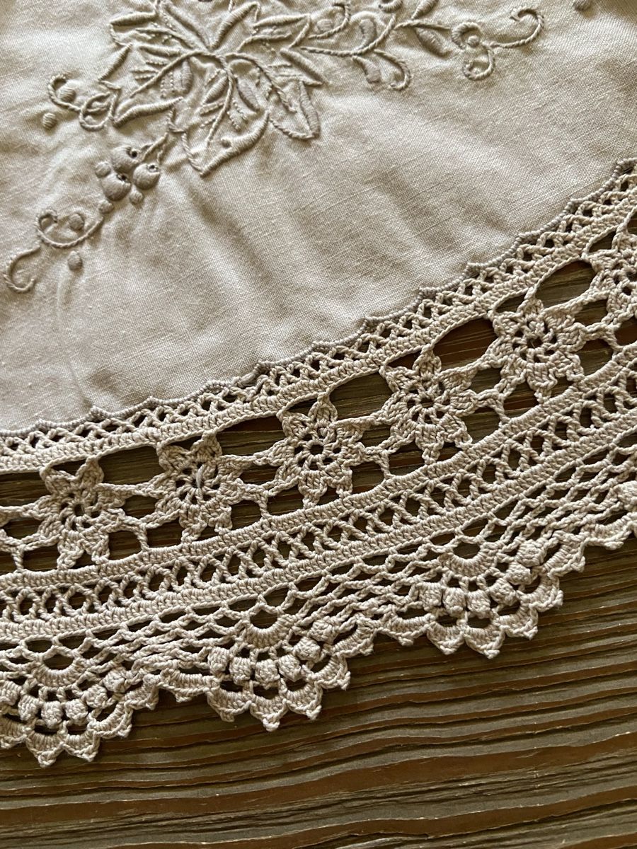 Autre linge de table: Spitzen Tischdecke – D'occasion à Düdingen par Reconflo 3
