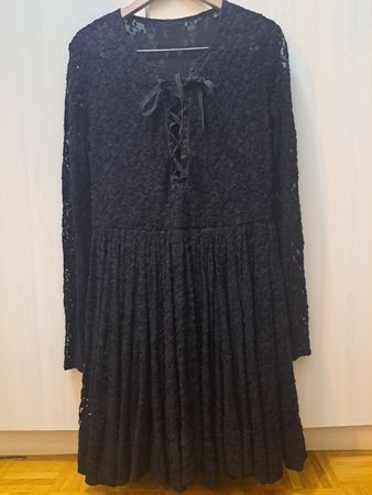 Robe Maje noire, manches longues, dentelle, taille 36.
