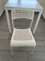 4 Stühle IKEA weiss CHF 8/Stück oder CHF 25 für alle 4 