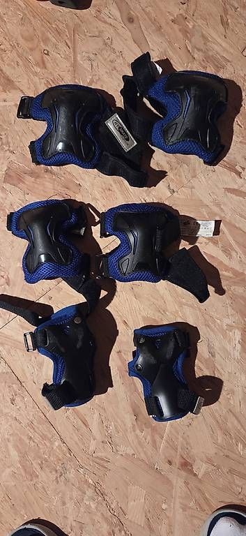 Protections: Protection rouler skate enfant – D'occasion à Sergey par swixkey