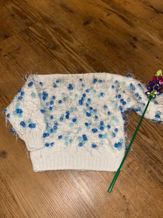 Weiss-blauer Strickpullover Handmade 86/92