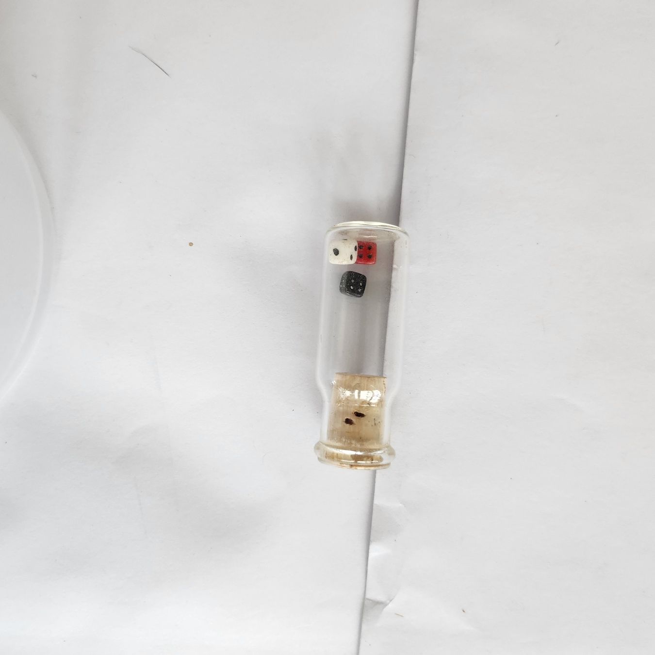 Tutte le decorazioni: Glasfläschchen darin 3 farbige Mini Würfel – Nuovo (secondo la descrizione) da Unterägeri venduto da ani_pn8n 1