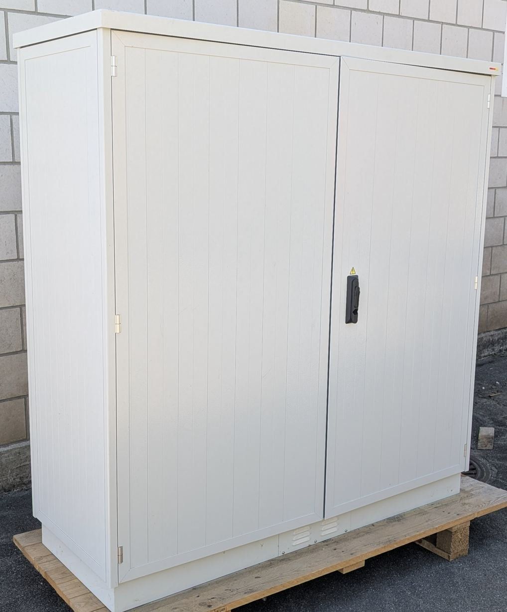 Armadi: Elektro-Verteilkasten / Geräteschrank – Usato da Jegenstorf venduto da JD6130R