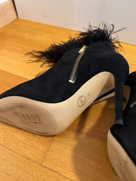 Michael Kors Scarpe da donna: Michael Kors Ankle Boots mit Federn Gr. 40 – Usato da Oberaach venduto da lar_xg85 3