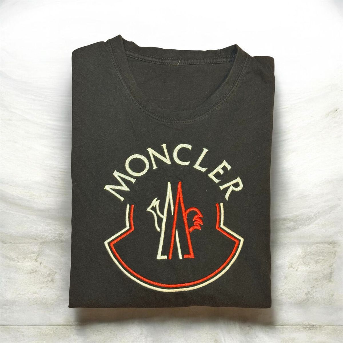 Moncler T-shirt: T-shirt Moncler – Nuovo (secondo la descrizione) da Châtel-St-Denis venduto da Montclair_Swiss