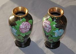 Wunderbares, gegengleiches Cloisonnéevasen-Paar