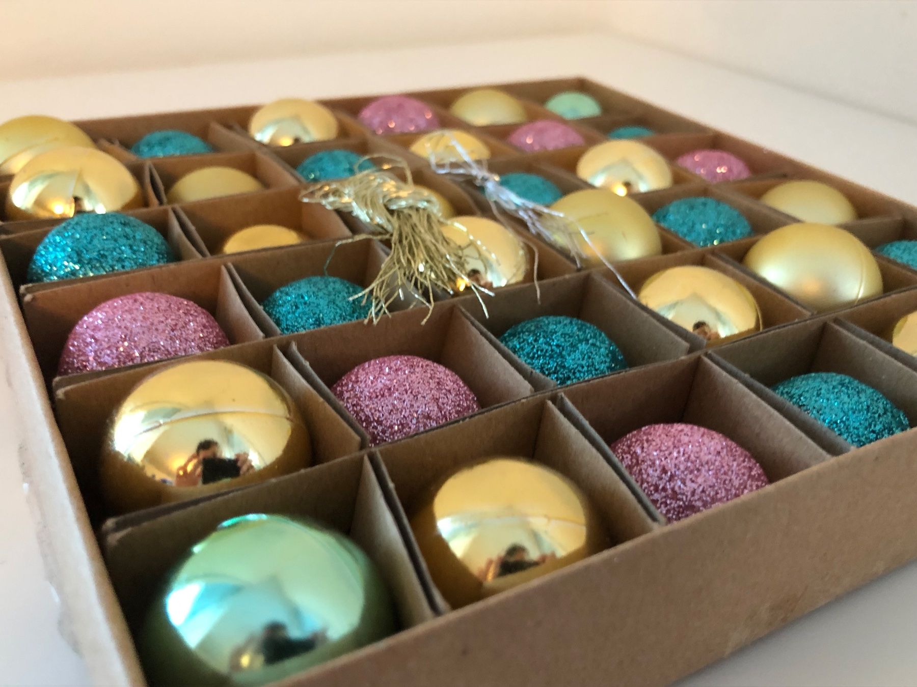 Tutte le decorazioni: 36 Stück Weihnachtskugeln, 5 verschiedene Sorten – Nuovo e nell'imballaggio originale da Wettingen venduto da Chnoelleli 1