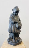 Bory (1922) – Mädchenfigur, signiert und datiert