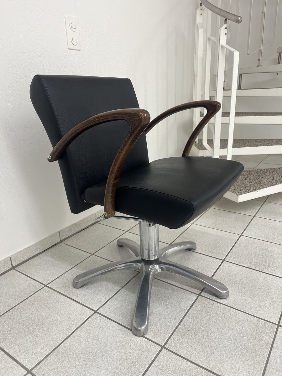 Sedie: Coiffeurstuhl mit Pumpe / Friseur Stuhl – Usato da Bösingen venduto da riedom01