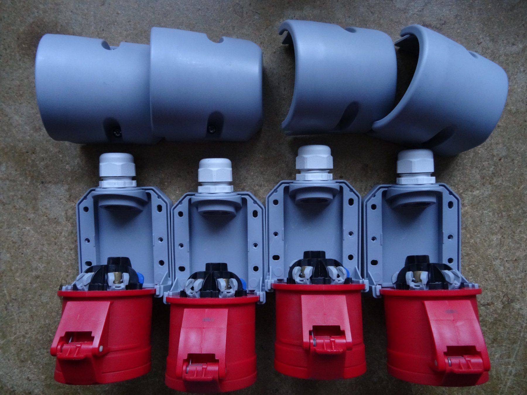Spine: 4 x CEE32 A Steckdosen 5-polig – Usato da Lupfig venduto da JUTA09 4