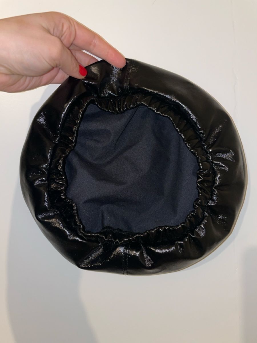 Copricapi, berretti & cappellini: Schwarze Baskenmütze aus Kunstleder – Nuovo (secondo la descrizione) da Basel venduto da Blumi_13 1