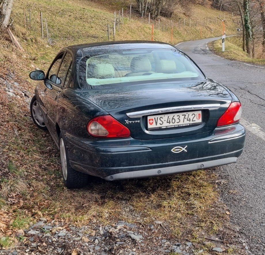Jaguar Automobili: Jaguar X-Type 2.0 diesel tip top – Usato da Dorenaz venduto da del_f9hb 4