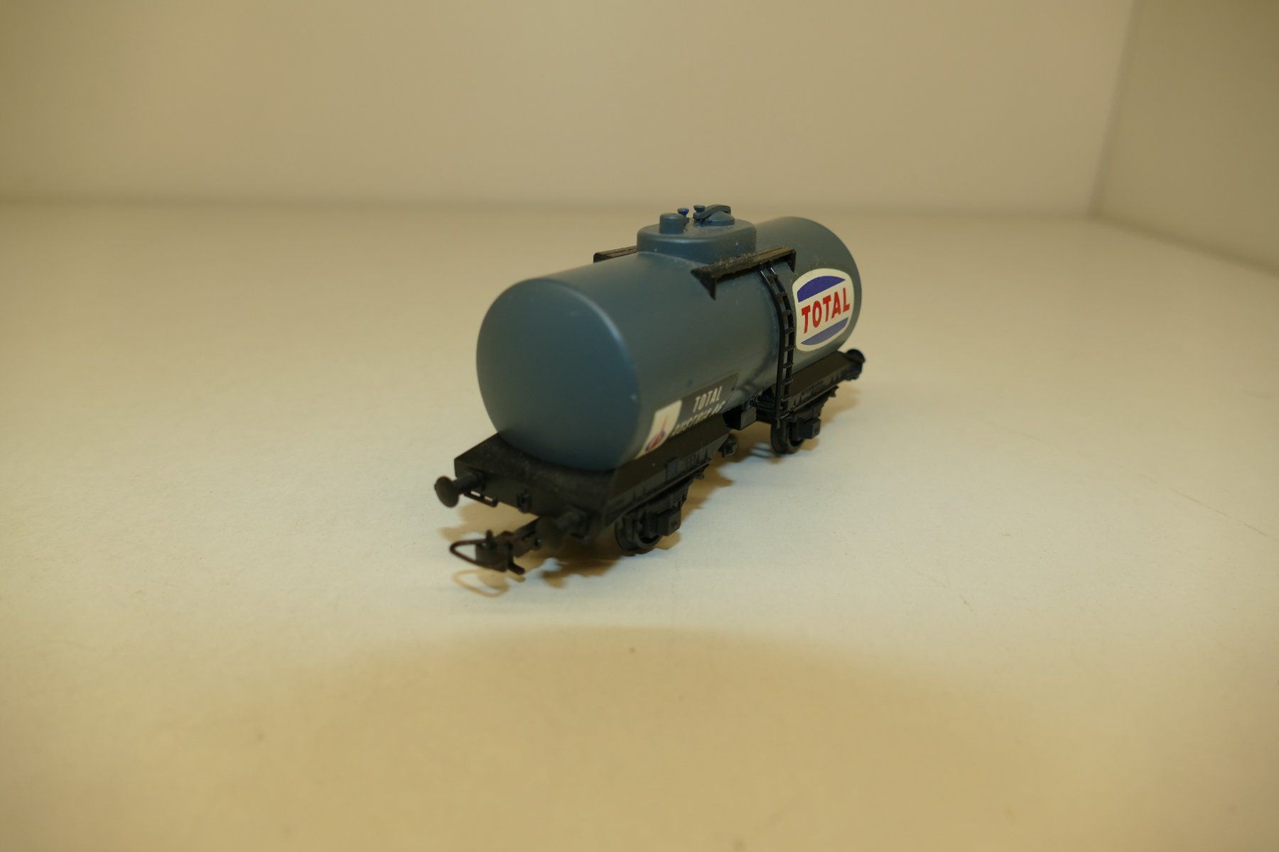 Kleinbahn Modellini di ferrovie: Kleinbahn H0: ÖBB Kesselwagen Total – Nuovo (secondo la descrizione) da Niederhasli venduto da rail-duerst 3