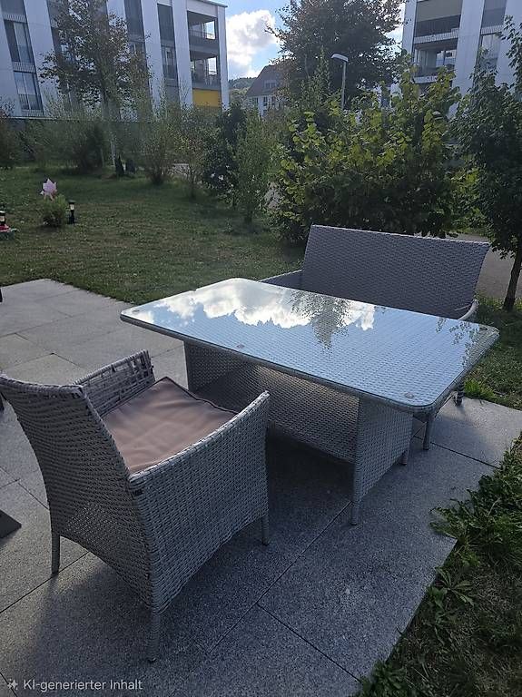 Set di tavolo e panche: Rattan Sitzplatz – Usato da Mellingen venduto da NuriMiri