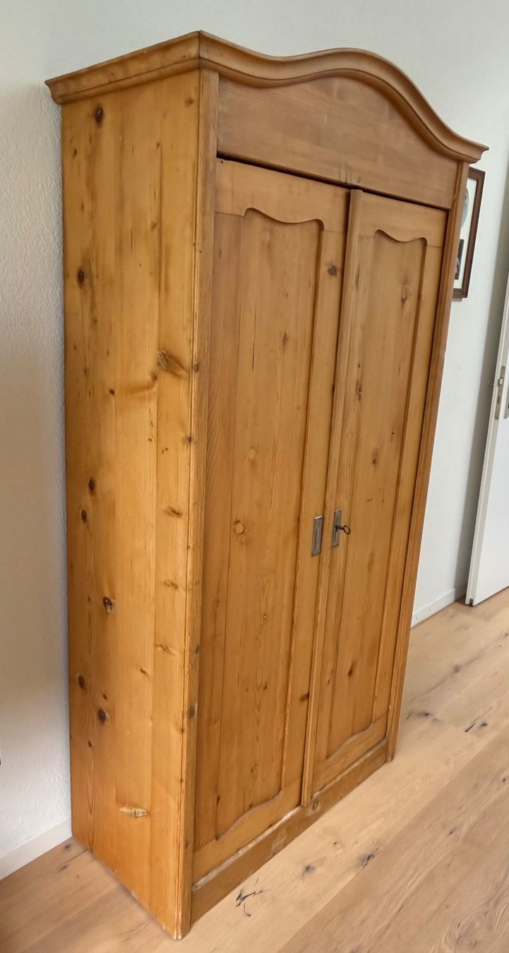 Schränke: Bauernmöbel 2-türiger Kasten – Gebraucht aus Pfäffikon SZ von Curli 2
