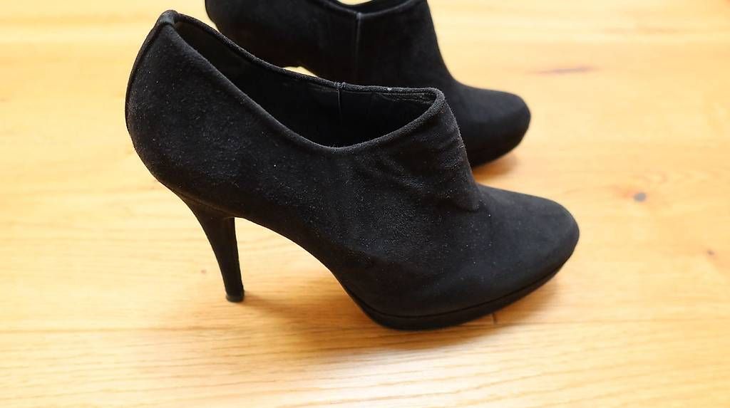 Stuart Weitzman Scarpe da donna: Ancleboot Stuart Weitzmann 37,5 schwarz Wildleder - Top – Usato da Langendorf venduto da winterjasmin 3