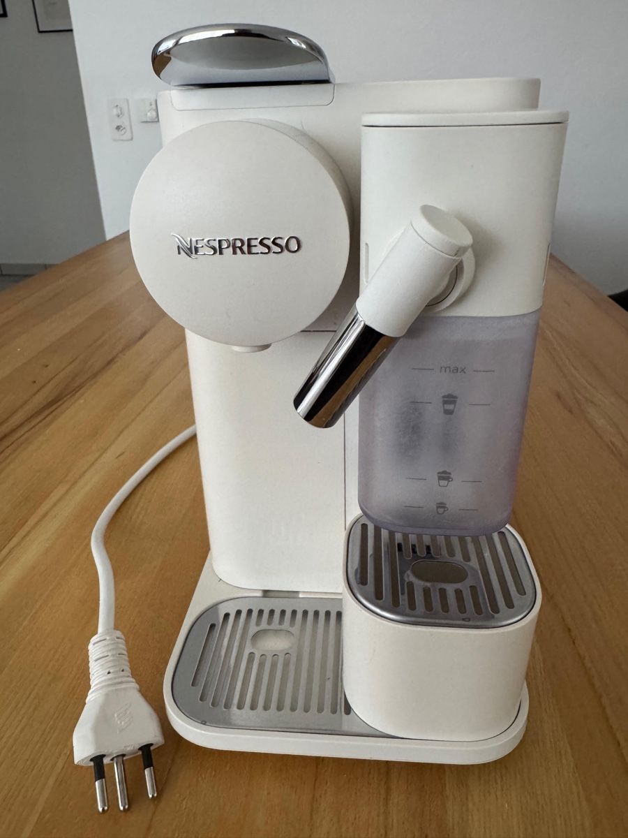 De'Longhi Macchine per caffè & Macchine per espresso: Nespresso Kapselmaschine – Usato da Wetzikon ZH venduto da 42bkk