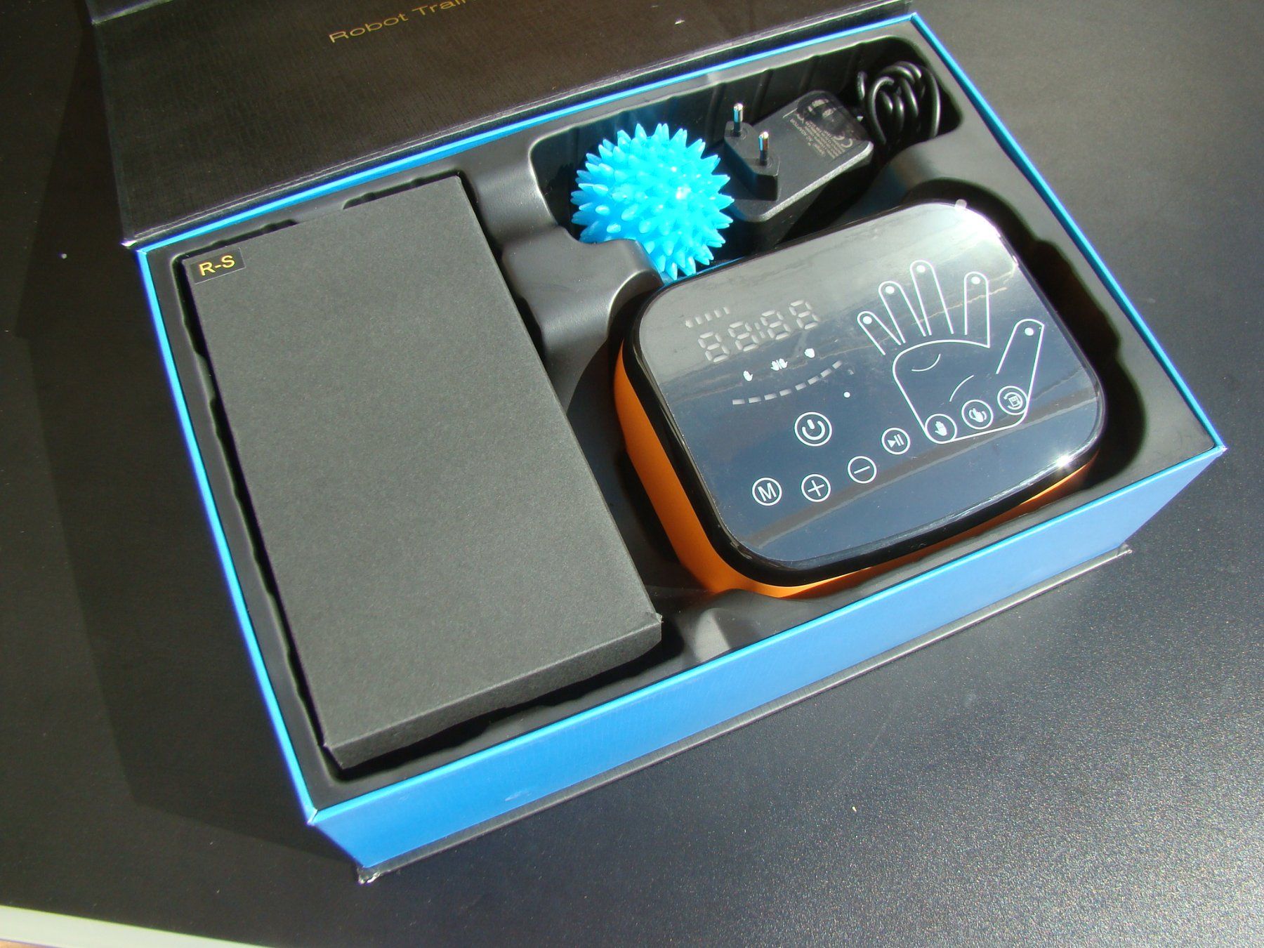Massagegeräte: Multifunktions Handmassagegerät Robot Training Glove Neu – Neu und originalverpackt aus Walzenhausen von Vanquish711 7