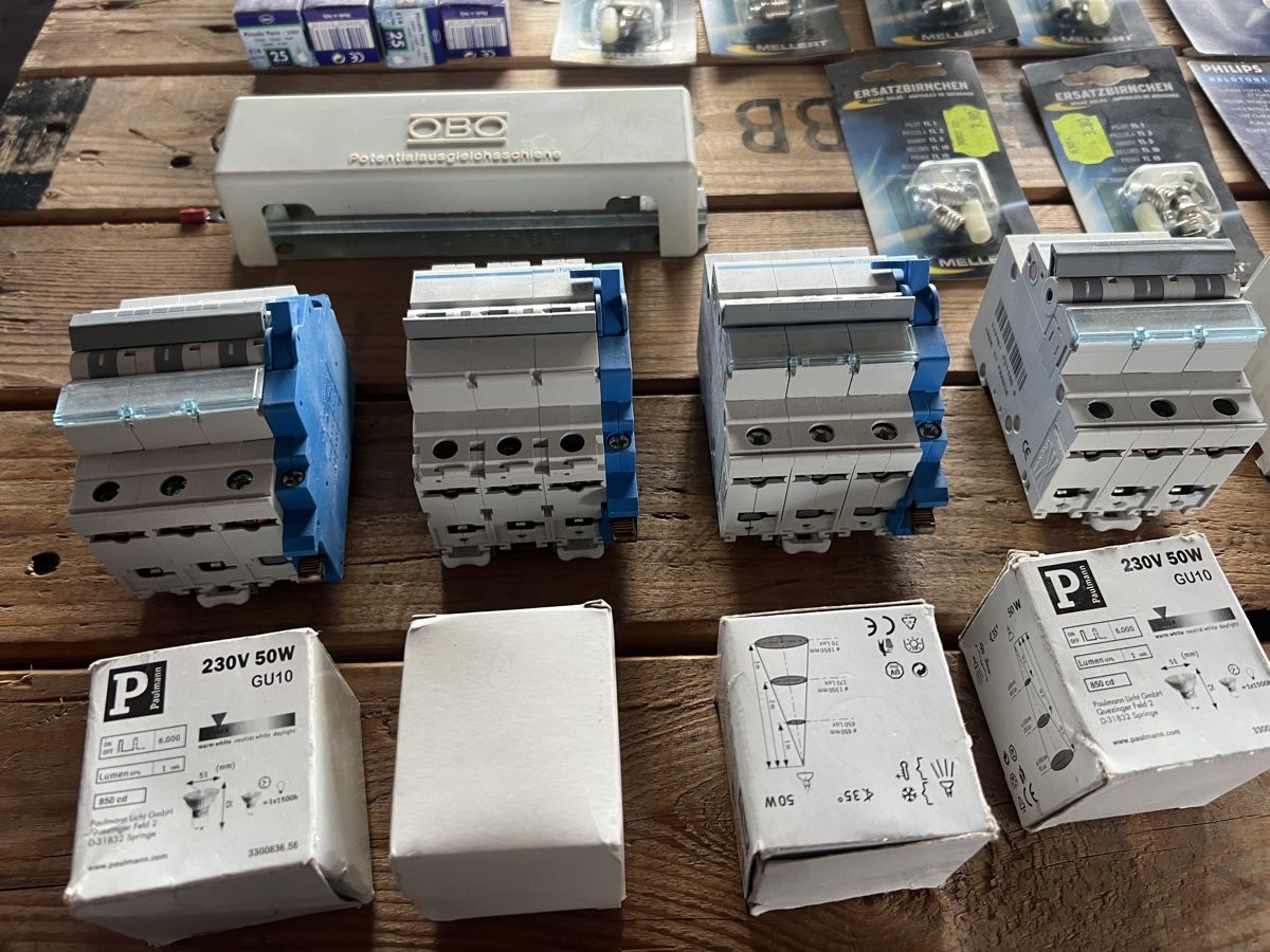 Componenti elettronici: Elektro-Installationsmat., Lampen, Leuchtmittel-Konvolut – Nuovo e nell'imballaggio originale da Mellingen venduto da Oelquelle 1