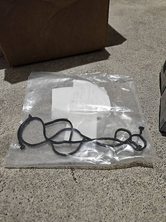 Tutti pezzi di ricambio auto: Dichtung Ventildeckel M156 AMG – Usato da Kriens venduto da kev_yqq9 1