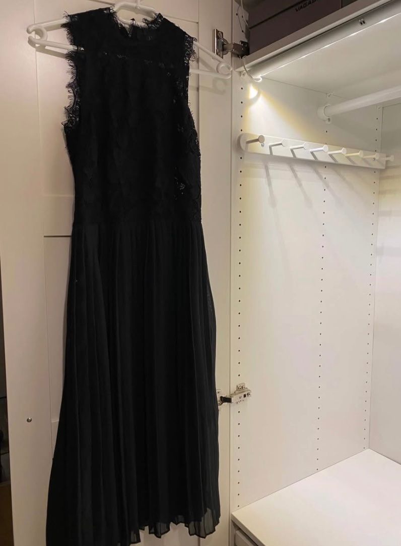 Vestiti: Wunderschönes, elegantes, Plissekleid mit Spitzen. XS/S – Usato da Malters venduto da Gisi80 7