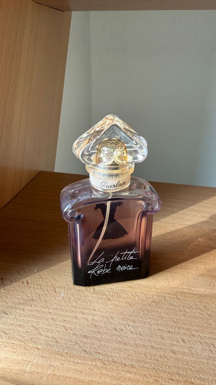 Guerlain Flaconi: La petite robe noire de Guerlain - Flacon 30 ml – Usato da Yverdon-les-Bains venduto da _sabrinah_