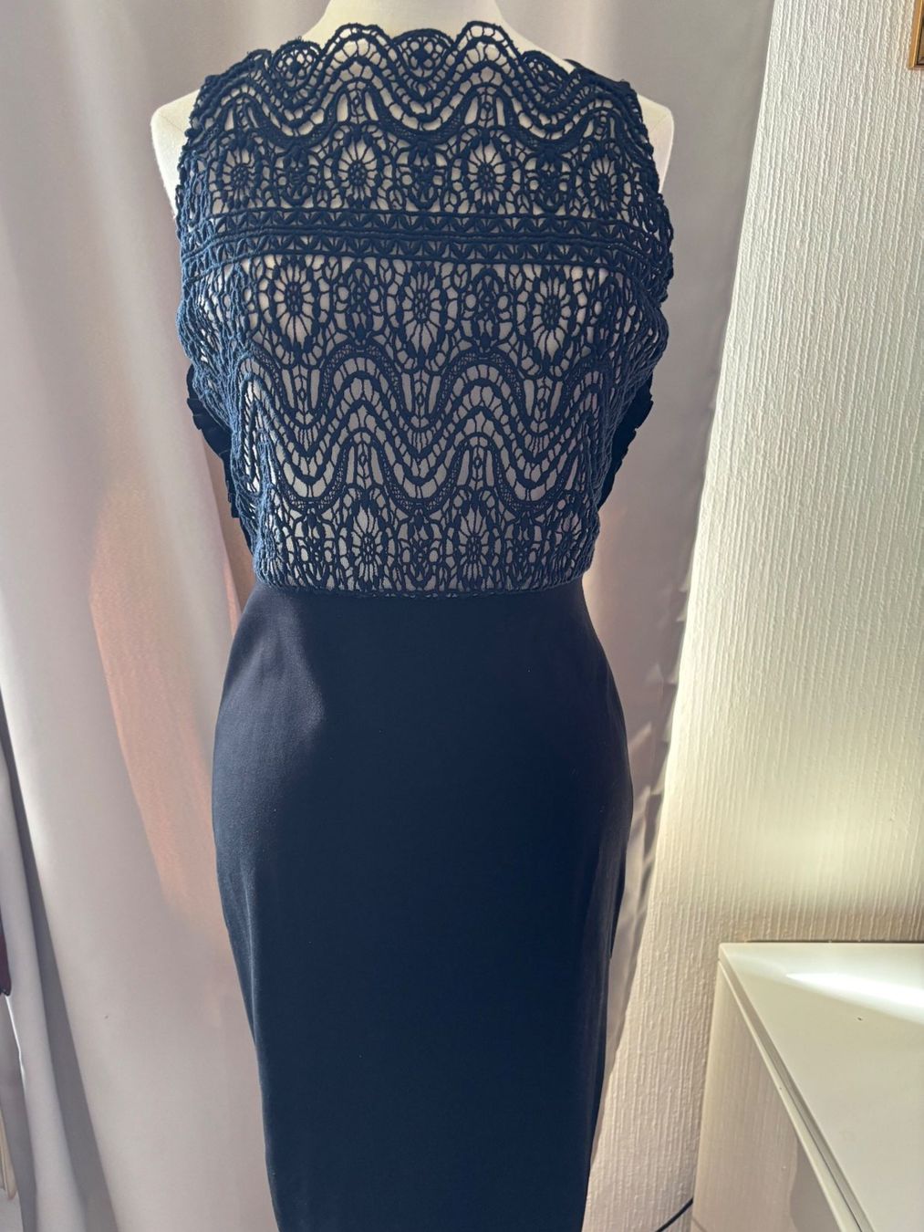 Valentino Vestiti: Robe Red Valentino noire dentelle taille L neuve – Usato da Peseux venduto da Cresus27