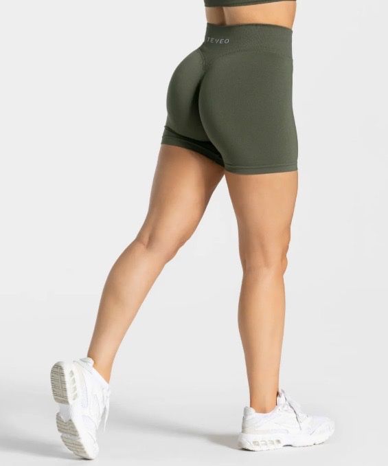 Teveo Leggings: TEVEO - statement scrunch shorts – Usato da Montlingen venduto da Cinja.l