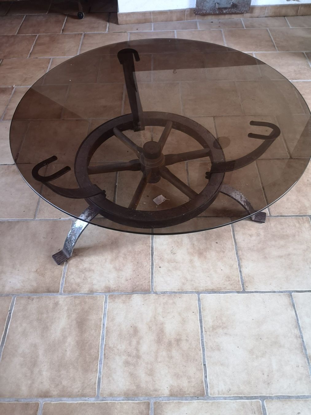 Tavoli: Table de salon  ronde en verre – Usato da Moutier venduto da sacree