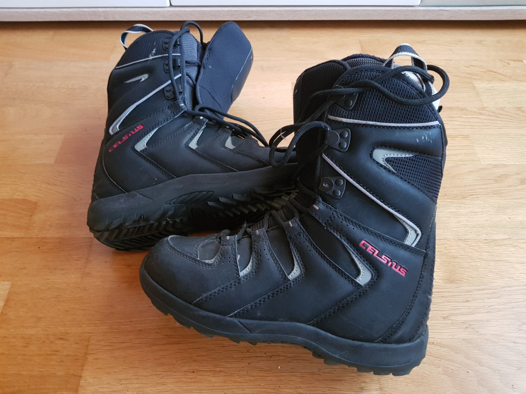 Scarpe da uomo: Snowboardschuhe  Gr 39 – Usato da Morens FR venduto da Kiscica