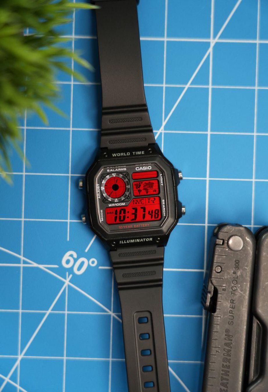 Casio Montres: Casio Scary Red Custom Mod | 10j. Batterie – Neuf avec emballage d'origine à Luzern par Vi-Print