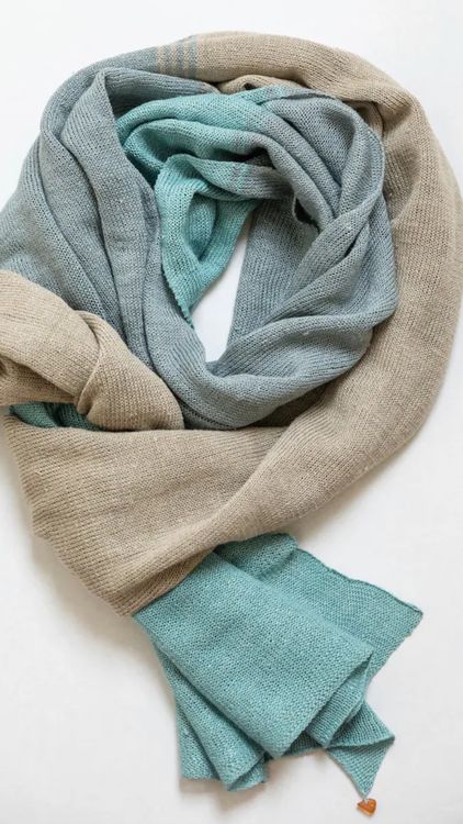 Châle Russe Gris Argent Tricoté Main - Soie Et Cachemire, Cadeau Femme élégant