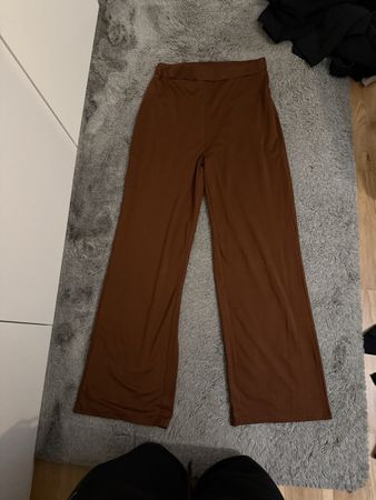 Braune schlaghose mit passendem Oberteil , Grösse m