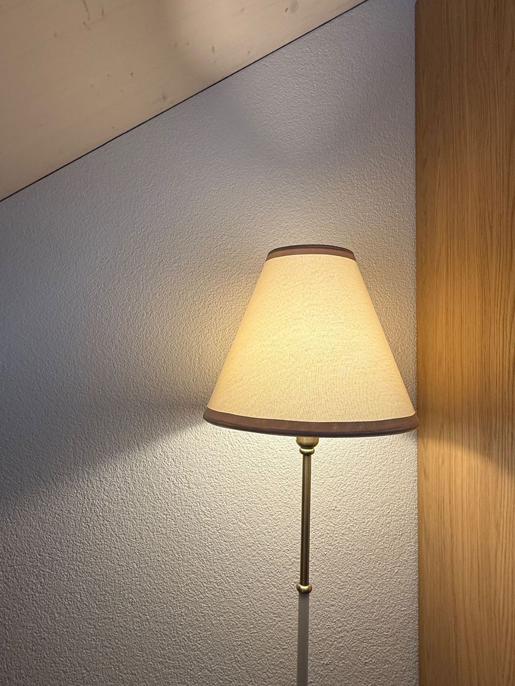 Ikea Lampes: IKEA FLYGHÖJD Standleuchte Messing / Beige – D'occasion à Egerkingen par mjvnts 1