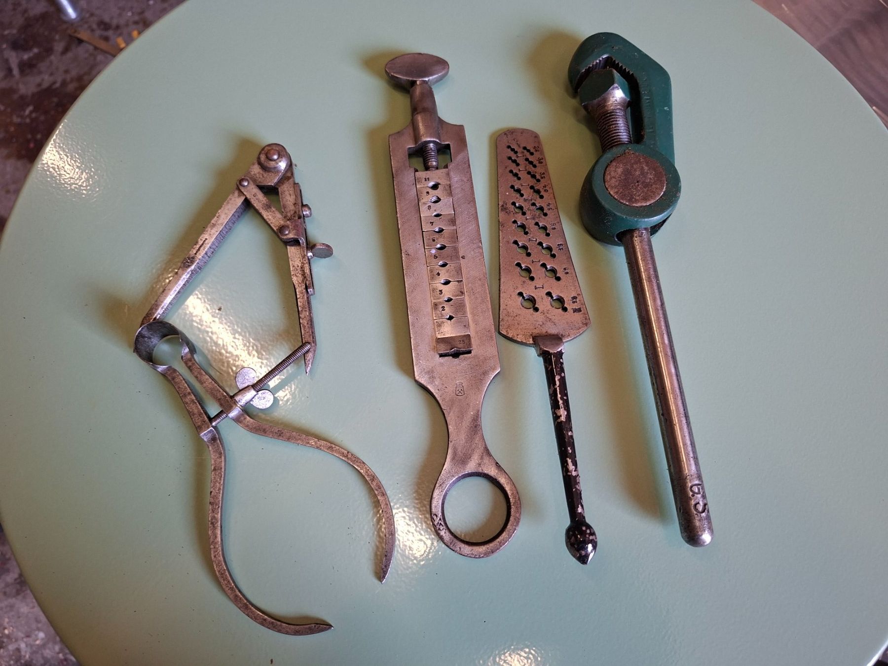 Tous les outils: Antike werckzeugset – D'occasion à Schaffhausen par meteor7