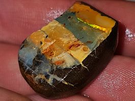 Australischer Boulder Opal Rohstein