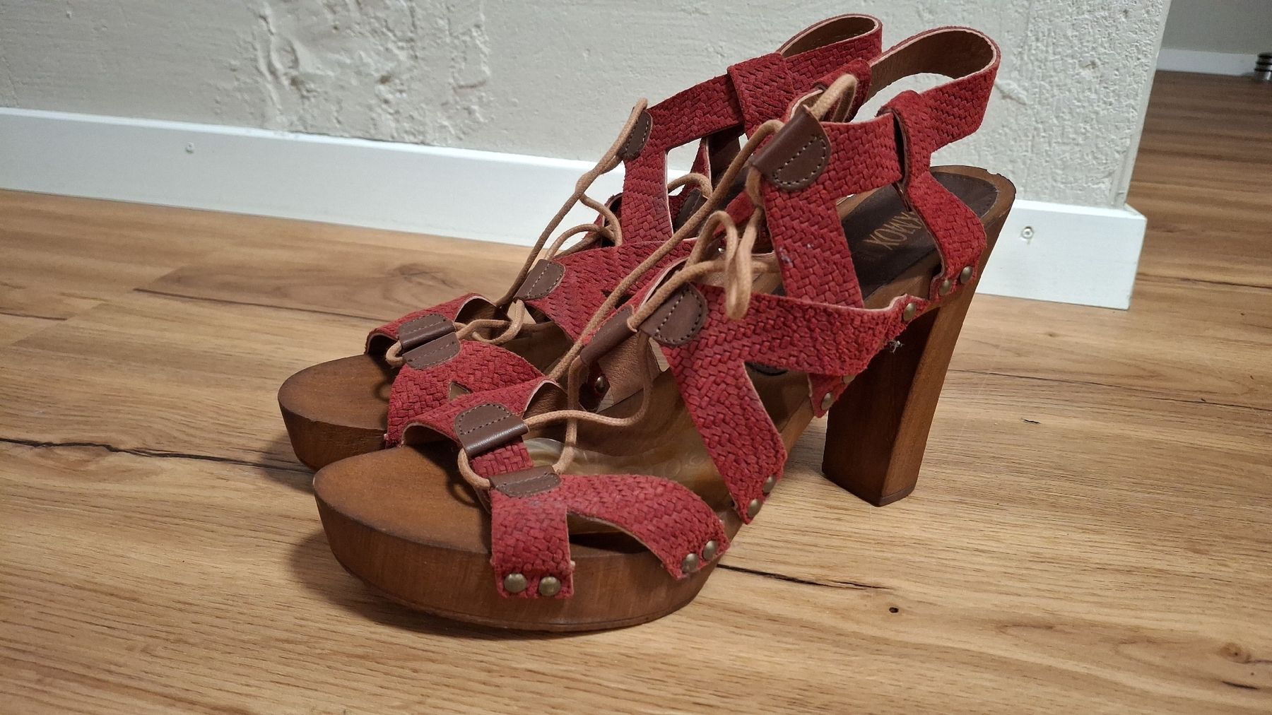 Scarpe da donna: Sandalen mit Holz Absatz – Usato da Bäriswil BE venduto da vonys