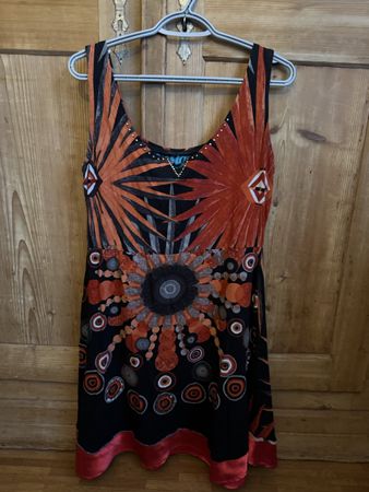 Sommerliches Kleid mit speziellem Muster, Grösse L