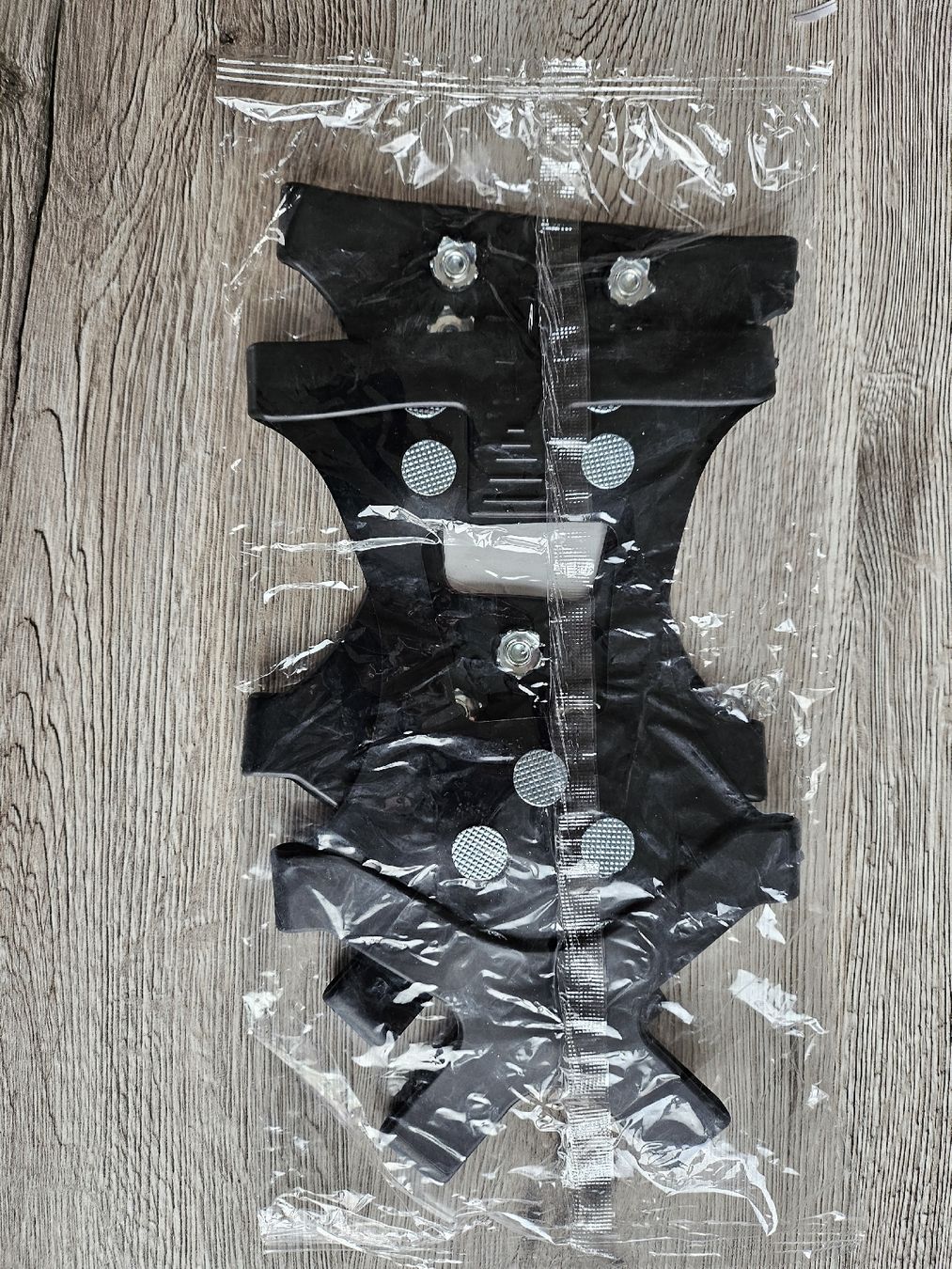 Sonstiges zum Bergsteigen & Wandern: Spikes gegen Rutschgefahr – Neu und originalverpackt aus Hunzenschwil von nudget