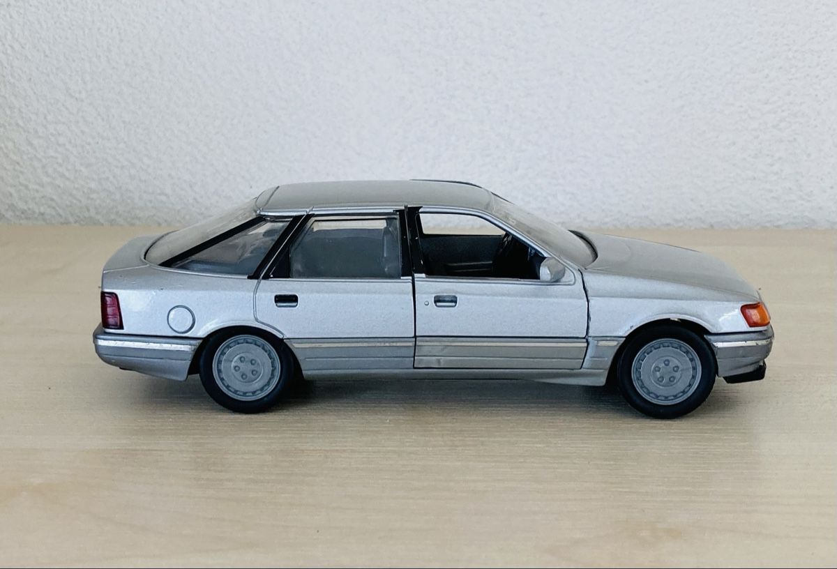 Ford Modellini d'auto: Ford Scorpio 2.8i Ghia – Usato da Einsiedeln venduto da Fundgrube59