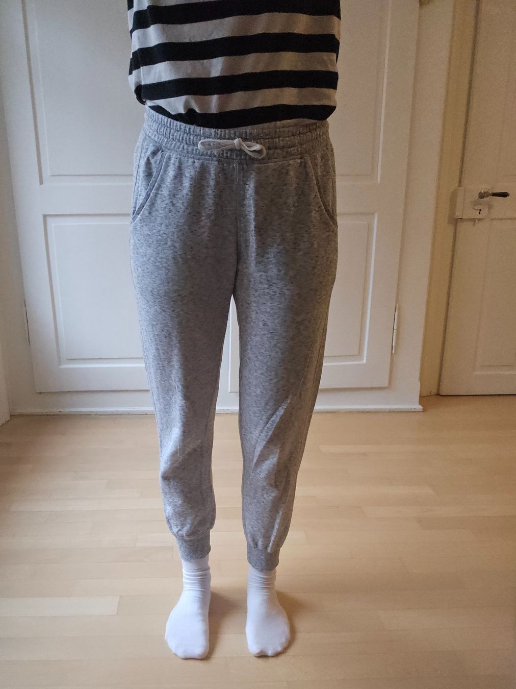 Pantaloni: Graue Damen Trainerhose, Grösse S – Usato da Zürich venduto da anna_r26m