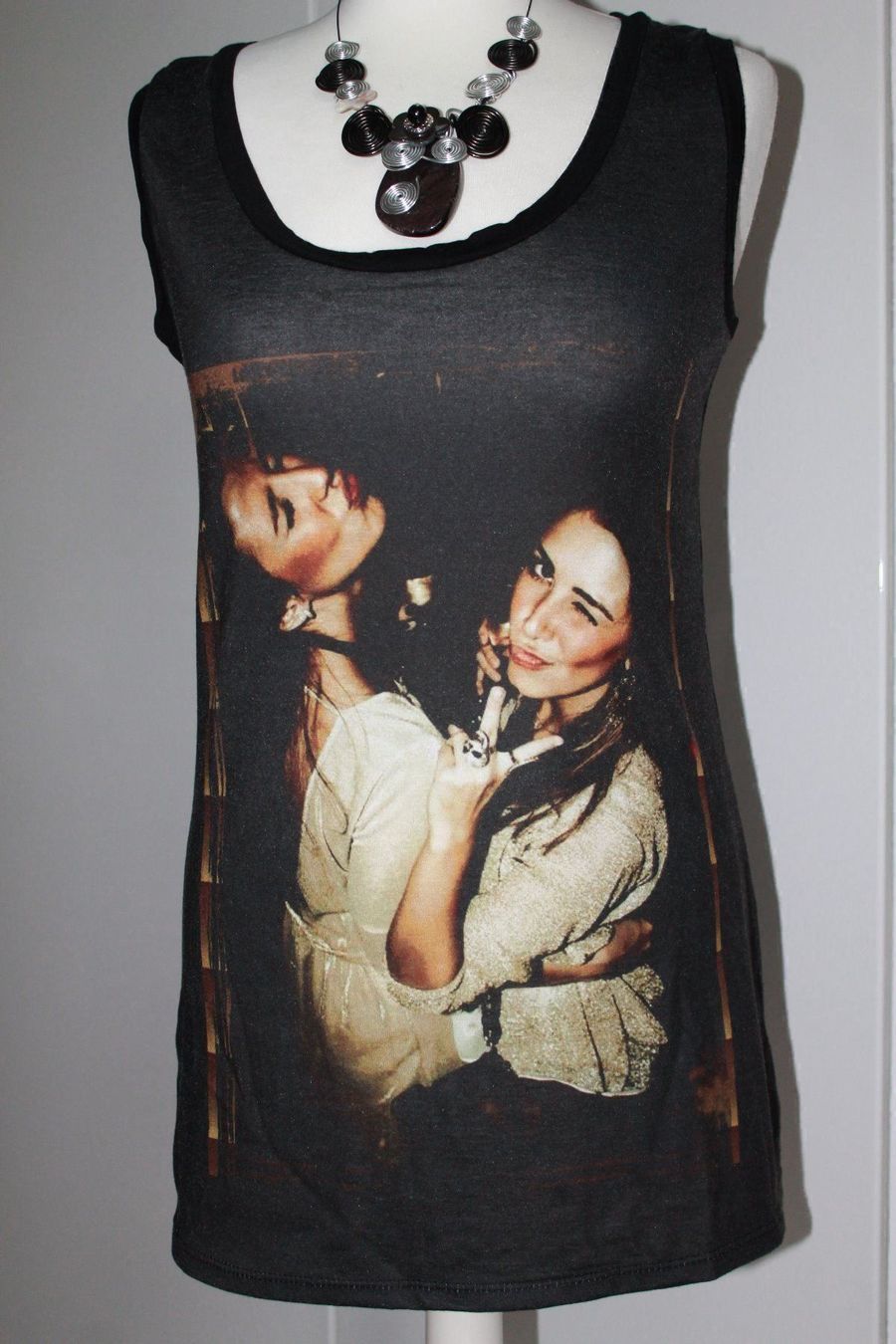 Top: Top noir avec motif marque SPOT – Nuovo (secondo la descrizione) da Agiez venduto da chouchanelle 6