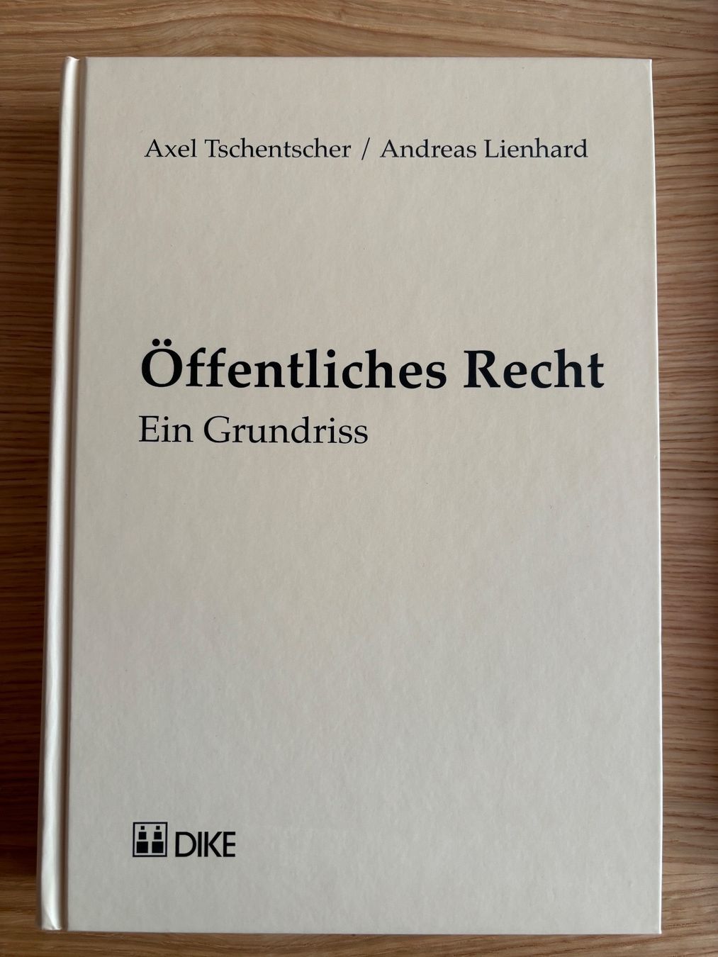Libri: Öffentliches Recht Ein Grundriss – Usato da Biberist venduto da mgbahn