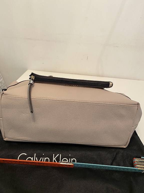 Taschen für Damen: Calvi klein tasche – Gebraucht aus Zürich von MAJAM65