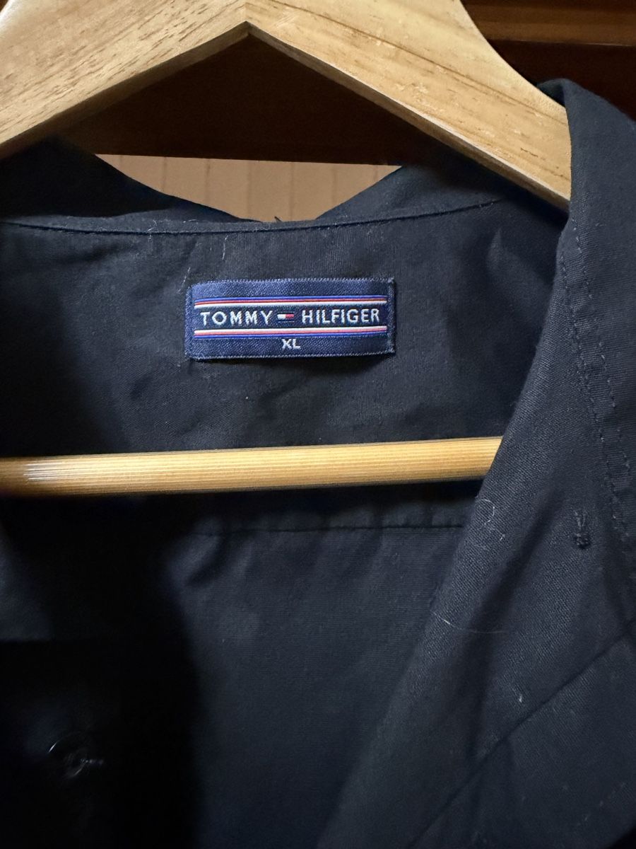 Chemises: Chemise Tommy hilfiger – Neuf (Voir description) à Granges-Marnand par baj_89l9 1